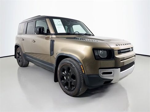 Used 2025 Land Rover Defender 110 S image 3