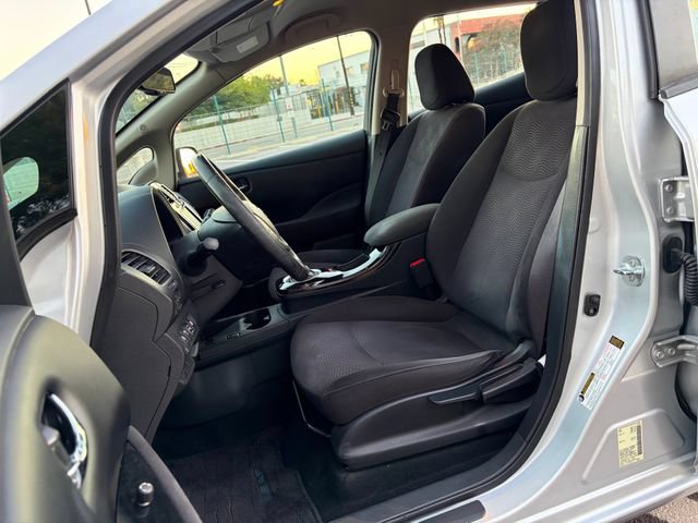Used 2015 Nissan Leaf SV w/ Premium Package FWD image 18