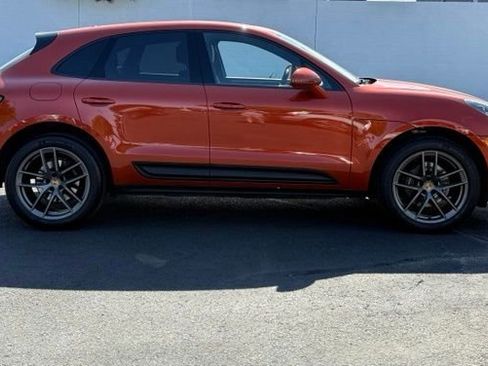 Used 2023 Porsche Macan AWD/4WD image 8