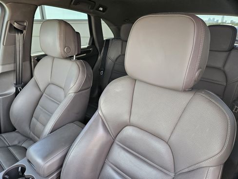 Certified 2020 Porsche Macan S AWD/4WD image 6