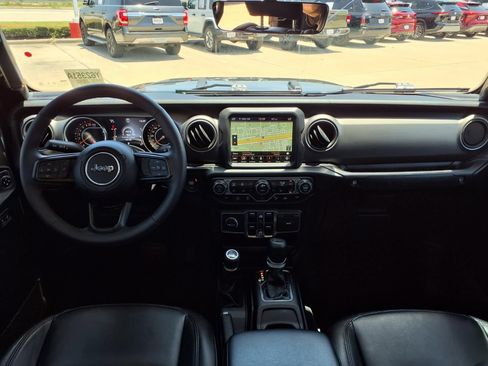Used 2023 Jeep Gladiator Sport AWD/4WD image 10
