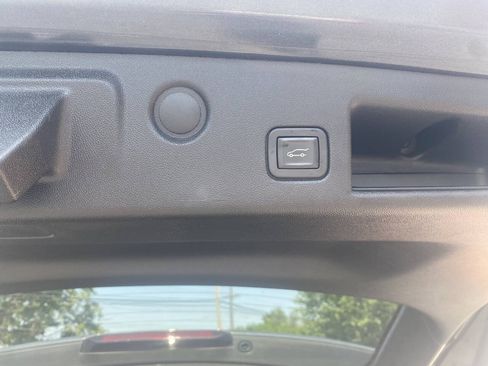 Used 2018 Chevrolet Equinox Premier AWD/4WD image 17