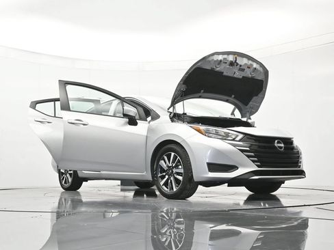 Used 2025 Nissan Versa SV FWD image 49
