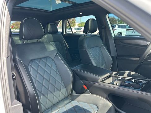 Certified 2025 Volkswagen Atlas Cross Sport SEL Premium R-Line AWD/4WD image 47