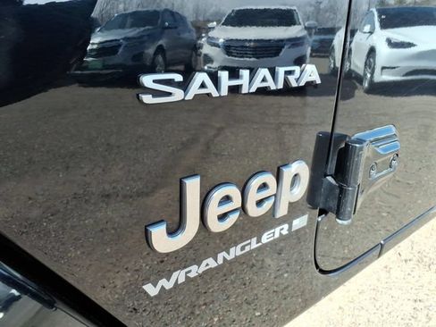 Used 2023 Jeep Wrangler Unlimited Sahara AWD/4WD image 10