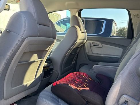 Used 2010 Chevrolet Traverse LT image 7