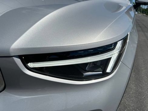 Certified 2025 Volvo XC40 B5 Plus AWD/4WD image 8