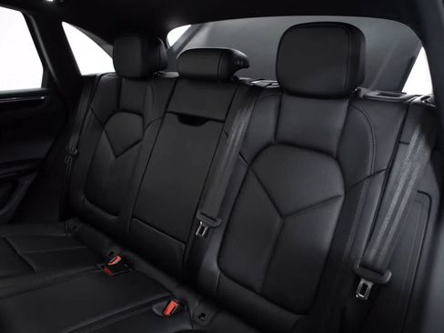 Certified 2026 Porsche Macan AWD/4WD image 35