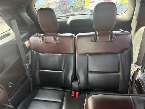 Used 2022 Ford Explorer Platinum w/ Equipment Group 601A AWD/4WD image 7