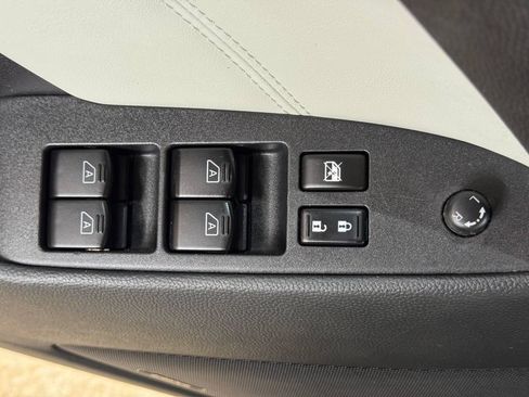 Used 2009 INFINITI G37 Convertible w/ Premium Pkg RWD image 15