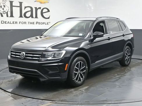 Used 2021 Volkswagen Tiguan SE w/ Panoramic Sunroof Package image 34