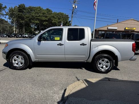 Used 2011 Nissan Frontier SV AWD/4WD image 5