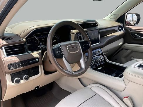 Used 2021 GMC Yukon XL Denali w/ Denali Premium Package RWD image 18