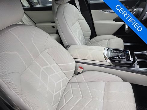 Certified 2023 BMW i7 xDrive60 AWD/4WD image 29