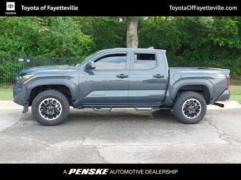 Used 2025 Toyota Tacoma TRD Off-Road AWD/4WD image 2
