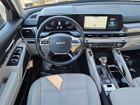 Used 2023 Kia Telluride S image 12