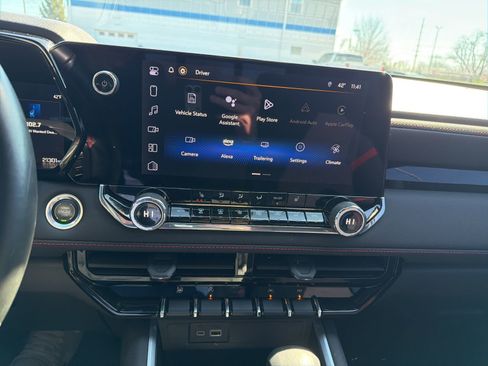 Used 2024 Chevrolet Colorado Z71 w/ LPO, Dark Essentials Package image 11