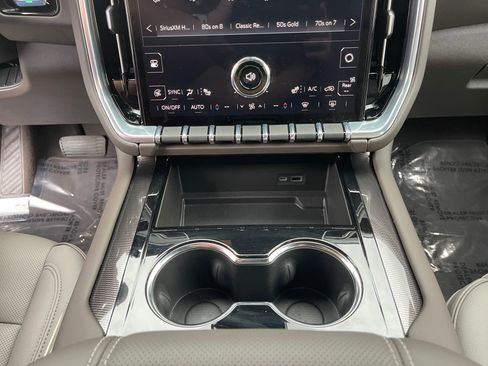 Used 2025 GMC Yukon Elevation image 20