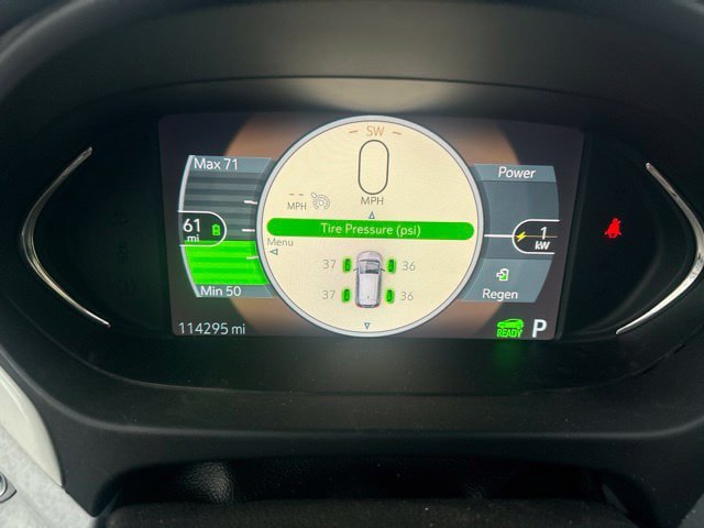 Used 2017 Chevrolet Bolt Premier w/ Driver Confidence II Package FWD image 10