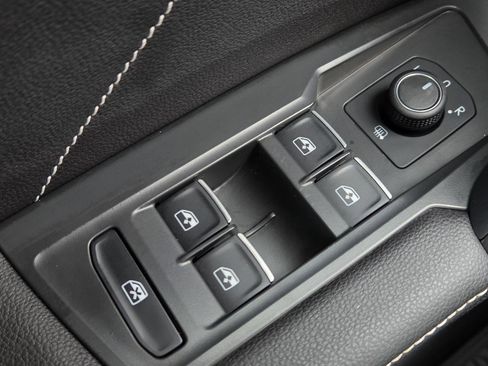 Used 2023 Volkswagen Tiguan SE R-Line image 19