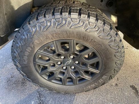 Used 2023 Chevrolet Colorado Trail Boss w/ Technology Package image 12