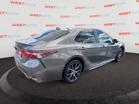 Used 2021 Toyota Camry SE FWD image 5