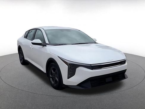 Used 2025 Kia K4 LXS image 3