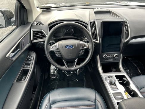 Used 2022 Ford Edge SEL w/ Sport Appearance Package image 2