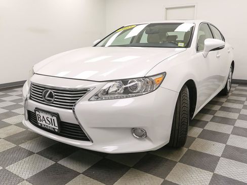 Used 2015 Lexus ES 350 w/ Premium Package FWD image 4