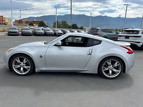 Used 2009 Nissan 370Z Touring w/ Sport Pkg RWD image 6