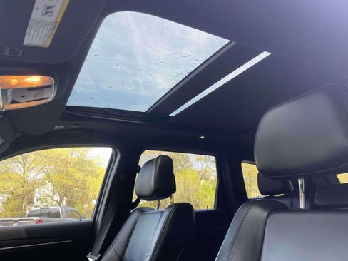 Used 2020 Jeep Grand Cherokee Limited w/ Luxury Group II AWD/4WD image 19