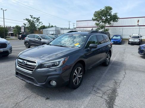 Used 2018 Subaru Outback 2.5i Limited AWD/4WD image 3