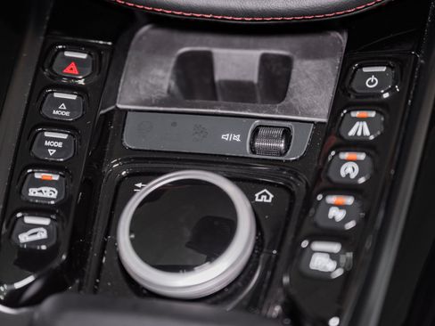 Used 2021 Aston Martin DBX AWD/4WD image 37