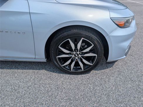Used 2017 Chevrolet Malibu LT FWD image 9