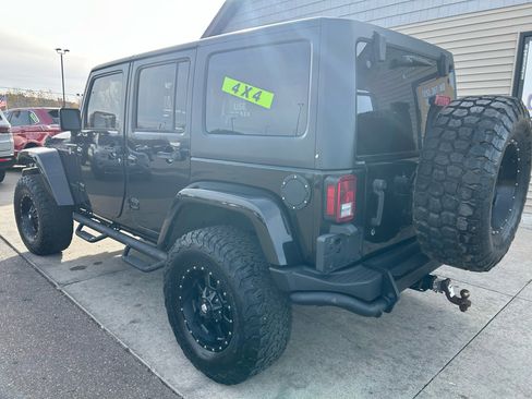 Used 2016 Jeep Wrangler Unlimited Sahara image 7