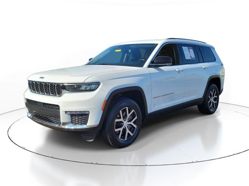 Used 2023 Jeep Grand Cherokee L Limited AWD/4WD image 2