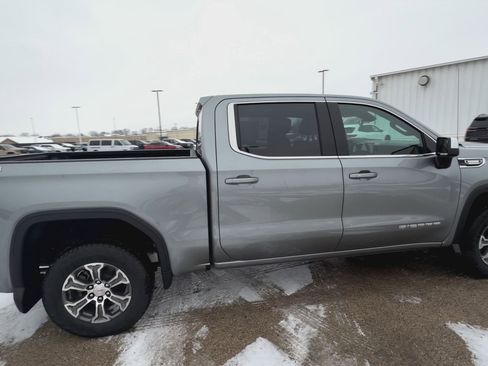 New 2026 GMC Sierra 1500 SLE image 9