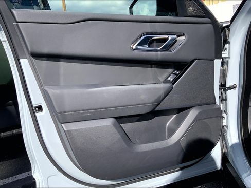 Used 2025 Land Rover Range Rover Velar Dynamic SE image 19