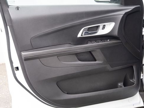 Used 2017 Chevrolet Equinox LT w/ Convenience Package FWD image 11