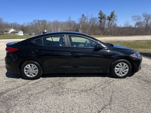 Used 2017 Hyundai Elantra SE w/ Cargo Package image 6