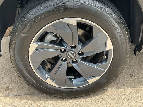Used 2025 Nissan Rogue SV FWD image 7