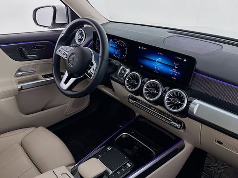 Used 2023 Mercedes-Benz GLB 250 4MATIC image 17
