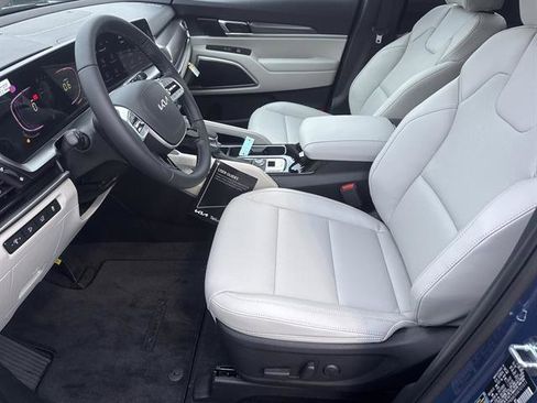 New 2025 Kia Telluride S image 9