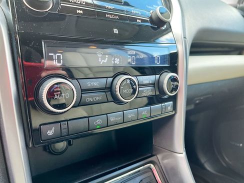 Used 2022 Subaru Ascent Limited w/ Technology Package image 16