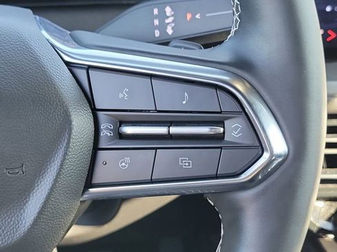 Certified 2025 Chevrolet Traverse LT image 26