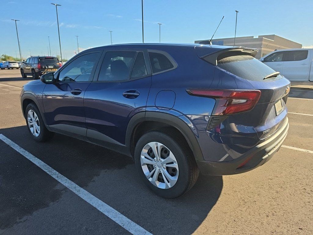 Used 2024 Chevrolet Trax LS FWD image 10