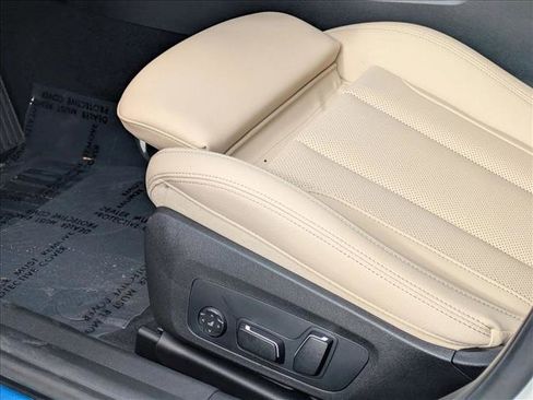 New 2026 BMW 330i xDrive Sedan w/ Convenience Package image 4