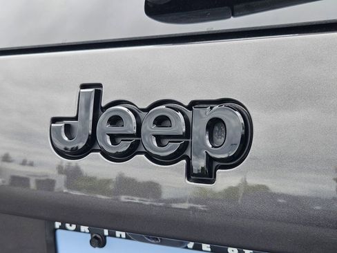 Used 2019 Jeep Cherokee Latitude Plus AWD/4WD image 26
