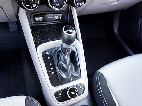 Certified 2026 Hyundai Venue SEL FWD image 31