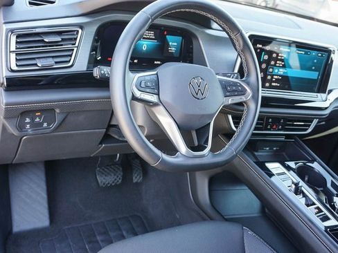 Used 2024 Volkswagen Atlas Cross Sport SE image 13